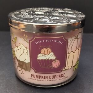 NWOT,Bath & Body Works Pumpkin Cupcake 3 Wick Candle.